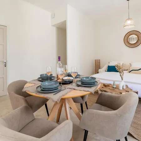 Immeuble 4 Apps Nimois Clim, Terrasse, Lumineux Maisoncarreeconciergerie * Nîmes