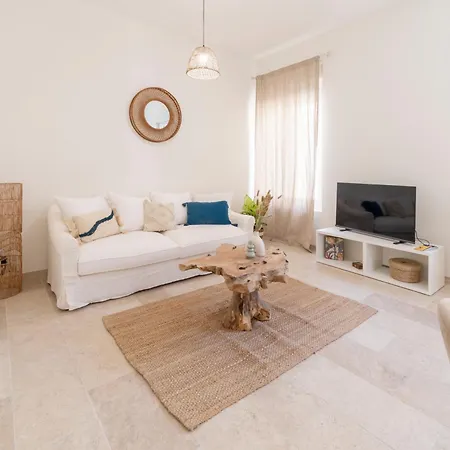 Immeuble 4 Apps Nimois Clim, Terrasse, Lumineux Maisoncarreeconciergerie *